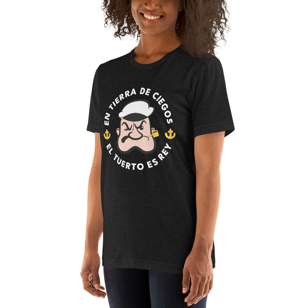 En Tierra de Ciegos el Tuerto Es Rey Unisex T-Shirt