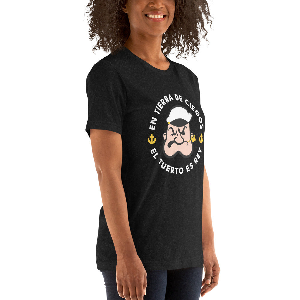 En Tierra de Ciegos el Tuerto Es Rey Unisex T-Shirt